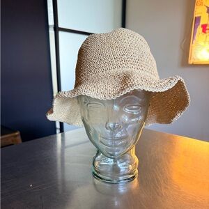 Madewell Natural Crochet Hat made of 100% paper